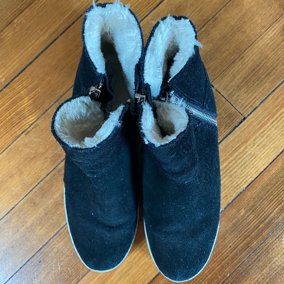 Steve Madden black fur lined high top sneakers - Picture 5 of 5